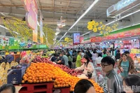 Người tiêu dùng mua sắm tại siêu thị GO!, Big C.