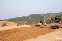 Các nhà đầu tư, nhà thầu đang nỗ lực ngày đêm cho mục tiêu thông tuyến 2 dự án đường cao tốc Đồng Đăng-Trà Lĩnh và Hữu Nghị-Chi Lăng trong năm nay theo chỉ đạo của Thủ tướng Chính phủ.