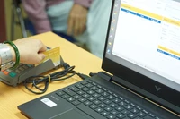 Chi trả lương hưu cho người hưởng tại Hà Nội. 