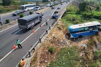 Hiện trường vụ tai nạn giao thông trên tuyến cao tốc Thành Phố Hồ Chí Minh – Trung Lương đoạn qua địa bàn xã Tân Lý Đông, huyện Châu Thành, tỉnh Tiền Giang. (Ảnh NGUYỄN NHÂN) 