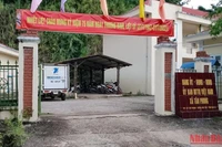 Trụ sở Ủy ban nhân dân xã Tân Phong không thấy thông tin niêm yết của Công ty đấu giá hợp danh Tây Bắc-Việt Nam.