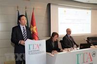 Đại sứ Dương Hải Hưng phát biểu tại Diễn đàn xúc tiến thương mại Việt Nam-Italia. (Ảnh: TTXVN)