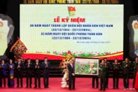 Lãnh đạo thành phố Hạ Long chúc mừng lực lượng vũ trang thành phố nhân kỷ niệm 80 năm Ngày thành lập Quân đội nhân dân Việt Nam và 35 năm Ngày hội Quốc phòng toàn dân.