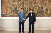 Phó Chủ tịch Thường trực Quốc hội Trần Thanh Mẫn và ông Francisco Andre Quốc vụ khanh Ngoại giao và Hợp tác Bồ Đào Nha. Ảnh: TTXVN