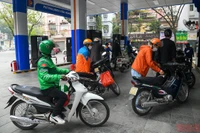 Một điểm kinh doanh xăng, dầu. (Ảnh: THÀNH ĐẠT)