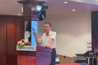 Ông Hoàng Cương, Phó Vụ trưởng Vụ Kế hoạch-Tài chính (Bộ Y tế) phát biểu tại hội thảo.