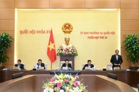 Chủ tịch Quốc hội Vương Đình Huệ chủ trì, Phó Chủ tịch Quốc hội Trần Quang Phương điều hành phiên họp.