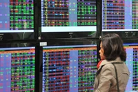 Cổ phiếu bảo hiểm nổi sóng, VN-Index tăng hơn 5 điểm