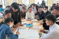 Hội Liên hiệp Phụ nữ huyện Pác Nặm, tỉnh Bắc Kạn tập huấn hướng dẫn thành lập và vận hành Tổ truyền thông cộng đồng. (Ảnh: THANH LOAN)