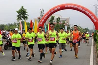 Các lực lượng tham gia giải Việt dã Báo Đồng Khởi 2023.