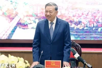 Tổng Bí thư Tô Lâm chúc Tết Đảng bộ, chính quyền và Nhân dân Thủ đô. (Ảnh: Thống Nhất/TTXVN)