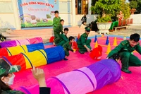 Các cháu trường mầm non Quỳnh Thuận và Quỳnh Thọ, huyện Quỳnh Lưu tham quan và trải nghiệm một số hoạt động của Đồn Biên phòng Quỳnh Thuận và tham gia trò chơi.