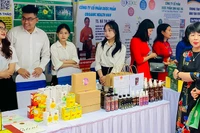 Trưng bày sản phẩm khoa học và công nghệ phát triển từ các kết quả nghiên cứu của nhà khoa học.