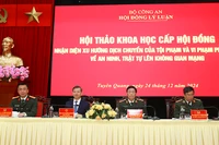 Các đồng chí chủ trì hội thảo.