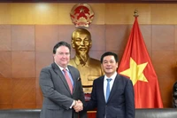 Bộ trưởng Công thương Nguyễn Hồng Diên và Ngài Marc E. Knapper, Đại sứ đặc mệnh toàn quyền Hợp chúng quốc Hoa Kỳ tại Việt Nam.