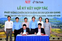Quang cảnh lễ ký kết.