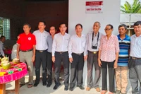 Bàn giao nhà tình thương cho hộ gia đình bà Huỳnh Thị Loan.