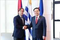 Chủ tịch Quốc hội Vương Đình Huệ hội kiến Tổng thống Đông Uruguay Luis Lacalle Pou. (Ảnh: TTXVN)