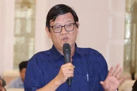 Nhà văn Nguyễn Một nêu ý kiến tại diễn đàn.