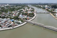 Công trình bờ kè chống sạt lở sông Đồng Nai, đoạn qua thành phố Biên Hòa, đi qua cầu Rạch Cát (cầu đường sắt hơn 100 năm tuổi) và cầu Hiệp Hòa.