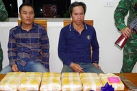 Bắt giữ 2 đối tượng vận chuyển trái phép 36.000 viên ma túy tổng hợp.