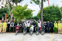 Nhóm 14 thanh, thiếu niên gây rối trật tự công cộng, gây thương tích cho người đi đường bị Công an Nghi Lộc bắt giữ.