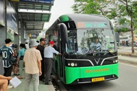 Hành khách ngày càng quan tâm và lựa chọn xe buýt làm phương tiện di chuyển.