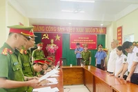 Cơ quan Cảnh sát điều tra Công an tỉnh Quảng Nam thi hành các quyết định đối với bị can Trương Hoàn Lạc (Giám đốc Cảng vụ Hàng hải Quảng Nam) và các đối tượng liên quan.