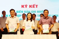 Lễ Ký kết biên bản ghi nhớ Liên kết, hợp tác phát triển du lịch Hội An-Điện Bàn-Duy Xuyên (tỉnh Quảng Nam).
