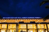 Nhà ga T3 sân bay quốc tế Tân Sơn Nhất đã hoàn thành 99% sau gần hai năm xây dựng. Công trình cơ bản hoàn thiện các hạng mục chính, sẽ được khánh thành sớm hơn kế hoạch hai tháng.