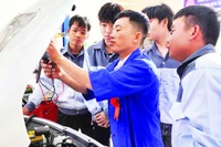 Lớp dạy kỹ thuật sửa chữa ô-tô tại Trường cao đẳng Kon Tum.