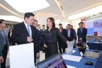Triển lãm các công nghệ, giải pháp chuyển đổi số, sản xuất thông minh, ứng dụng thương mại điện tử diễn ra trong khuôn khổ của diễn đàn.
