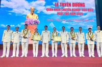 Chín quân nhân chuyên nghiệp được tuyên dương, khen thưởng vì có nhiều đóng góp trong năm 2024.