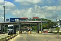 Tuyến cao tốc Đà Nẵng-Quảng Ngãi xuất hiện nhiều hư hỏng trước khi mùa mưa bão ở miền trung bắt đầu. 
