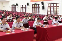 Cán bộ, sĩ quan các cơ quan, đơn vị và đội ngũ cán bộ tàu thuộc Lữ đoàn 127, Lữ đoàn 175 tham dự lớp tập huấn.
