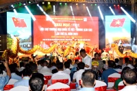 Tối 10/11, tại thành phố Lào Cai đã khai mạc Hội chợ thương mại quốc tế Việt-Trung, sau hơn 3 năm bị gián đoạn do đại dịch Covid-19. ( Ảnh: QUỐC HỒNG)
