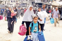 Người dân Gaza buộc phải di dời do xung đột. (Ảnh REUTERS) 
