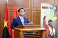 Đồng chí Nguyễn Trọng Nghĩa phát biểu tại Hội thảo.