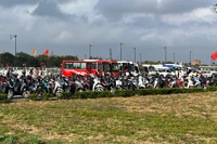 Ô-tô, xe máy của người dân và du khách về tham quan, chiêm bái, du Xuân tại Khu di tích lịch sử, văn hóa Đền Trần-Chùa Tháp (phường Lộc Vượng, thành phố Nam Định, tỉnh Nam Định). (Ảnh: XUÂN TRƯỜNG)