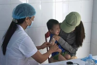 Ảnh minh họa: Tiêm vaccine cho trẻ em tại Trạm Y tế xã Yên Ninh, huyện Ý Yên (Nam Định). 