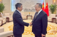 Đại sứ Việt Nam tại Trung Quốc Phạm Thanh Bình và Trưởng Ban Liên lạc Đối ngoại Trung ương Đảng Cộng sản Trung Quốc Lưu Kiến Siêu.