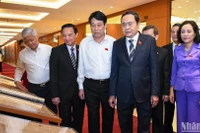 Chủ tịch nước Lương Cường, Chủ tịch Quốc hội Trần Thanh Mẫn cùng các đồng chí lãnh đạo Đảng, Nhà nước tham quan triển lãm.