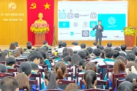 Chuyên gia Trần Khánh Tư đang truyền đạt chuyên đề nâng cao nhận thức AI và Chat GPT.