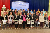 Các phụ nữ nhận hỗ trợ từ chương trình. (Ảnh: UN Women)