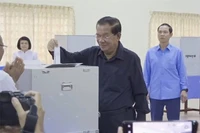 Chủ tịch CPP Samdech Techo Hun Sen bỏ phiếu tại tỉnh Kandal (Ảnh: Nguyễn Hiệp)