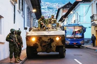 Ecuador tăng cường biện pháp an ninh tại thành phố Quito. Ảnh: CNN