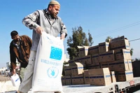 WFP cung cấp lương thực cứu trợ cho người dân tại dải Gaza. Ảnh: AP