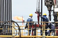 IEA dự báo nhu cầu dầu mỏ tăng nhẹ vào năm 2024. Ảnh: CNN