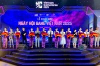 Các đại biểu cắt băng khai mạc Ngày hội Game Việt Nam 2025.