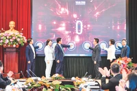 Các đại biểu thực hiện nghi thức khai trương Chuyên trang OCOP của Báo Nhân Dân. Ảnh: Thành Đạt